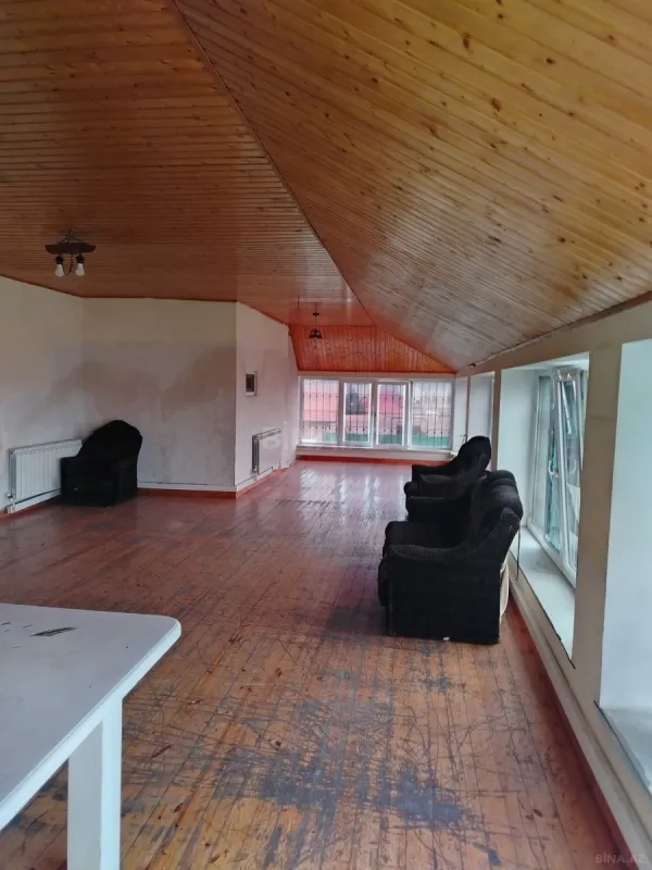 Satılır 12 otaqlı həyət evi 404 m²