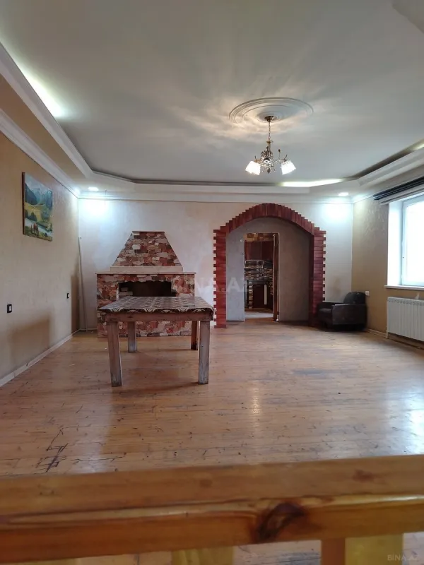 Satılır 12 otaqlı həyət evi 404 m²