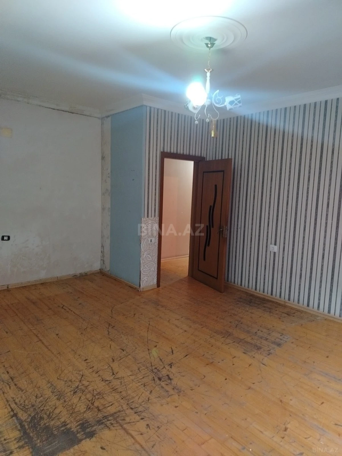 Satılır 12 otaqlı həyət evi 404 m²