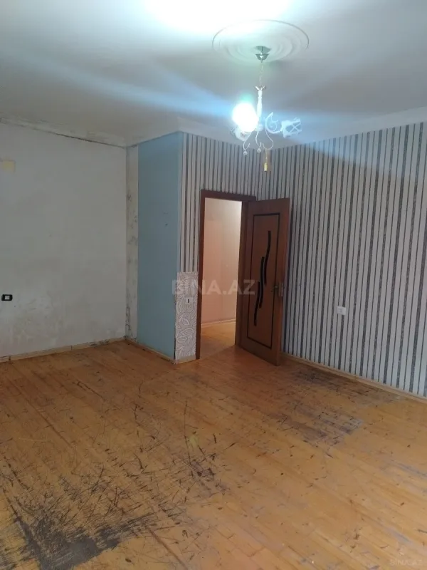 Satılır 12 otaqlı həyət evi 404 m²