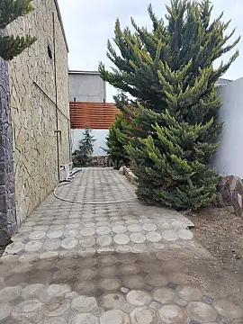 Satılır 12 otaqlı həyət evi 404 m²