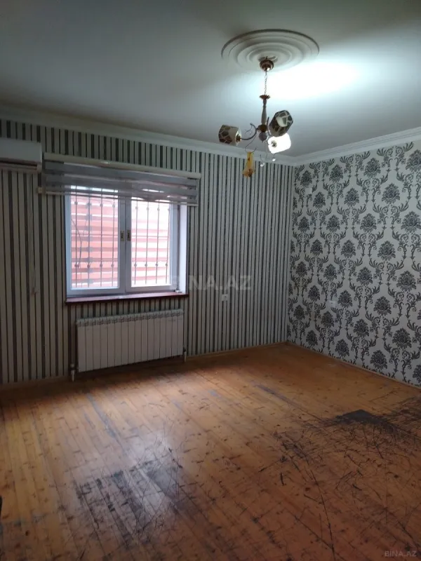 Satılır 12 otaqlı həyət evi 404 m²