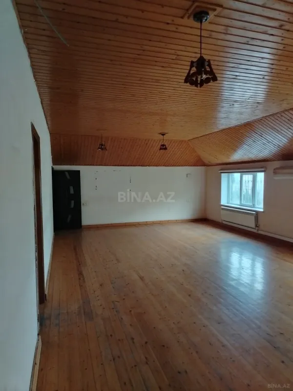 Satılır 12 otaqlı həyət evi 404 m²