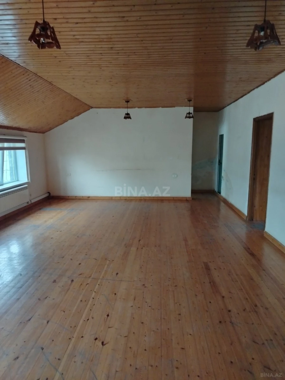 Satılır 12 otaqlı həyət evi 404 m²