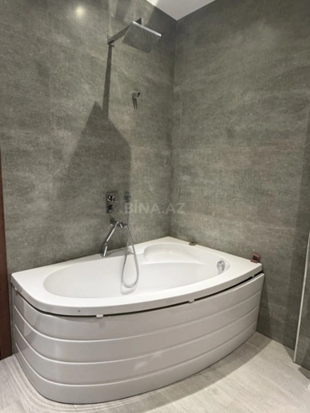 Kirayə verilir 2 otaqlı mənzil 83 m²