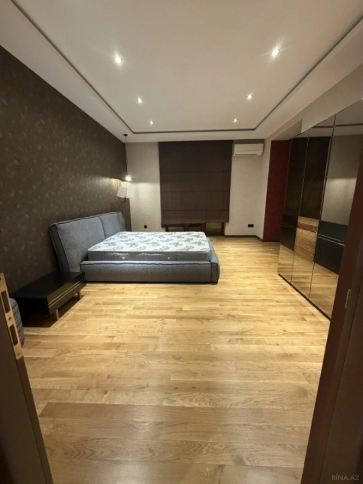Kirayə verilir 2 otaqlı mənzil 83 m²