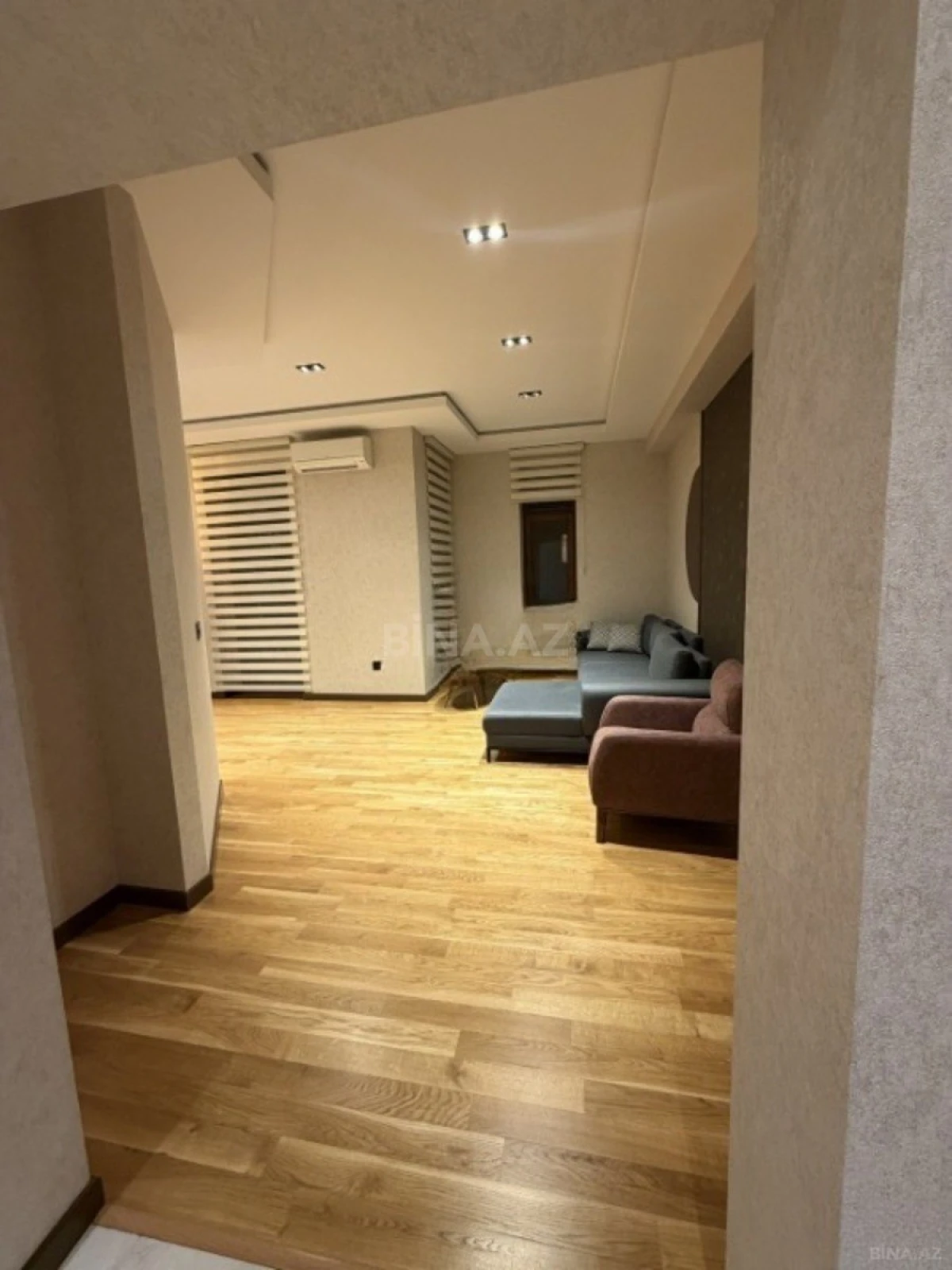 Kirayə verilir 2 otaqlı mənzil 83 m²