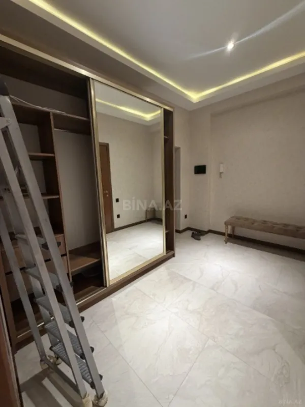 Kirayə verilir 2 otaqlı mənzil 83 m²