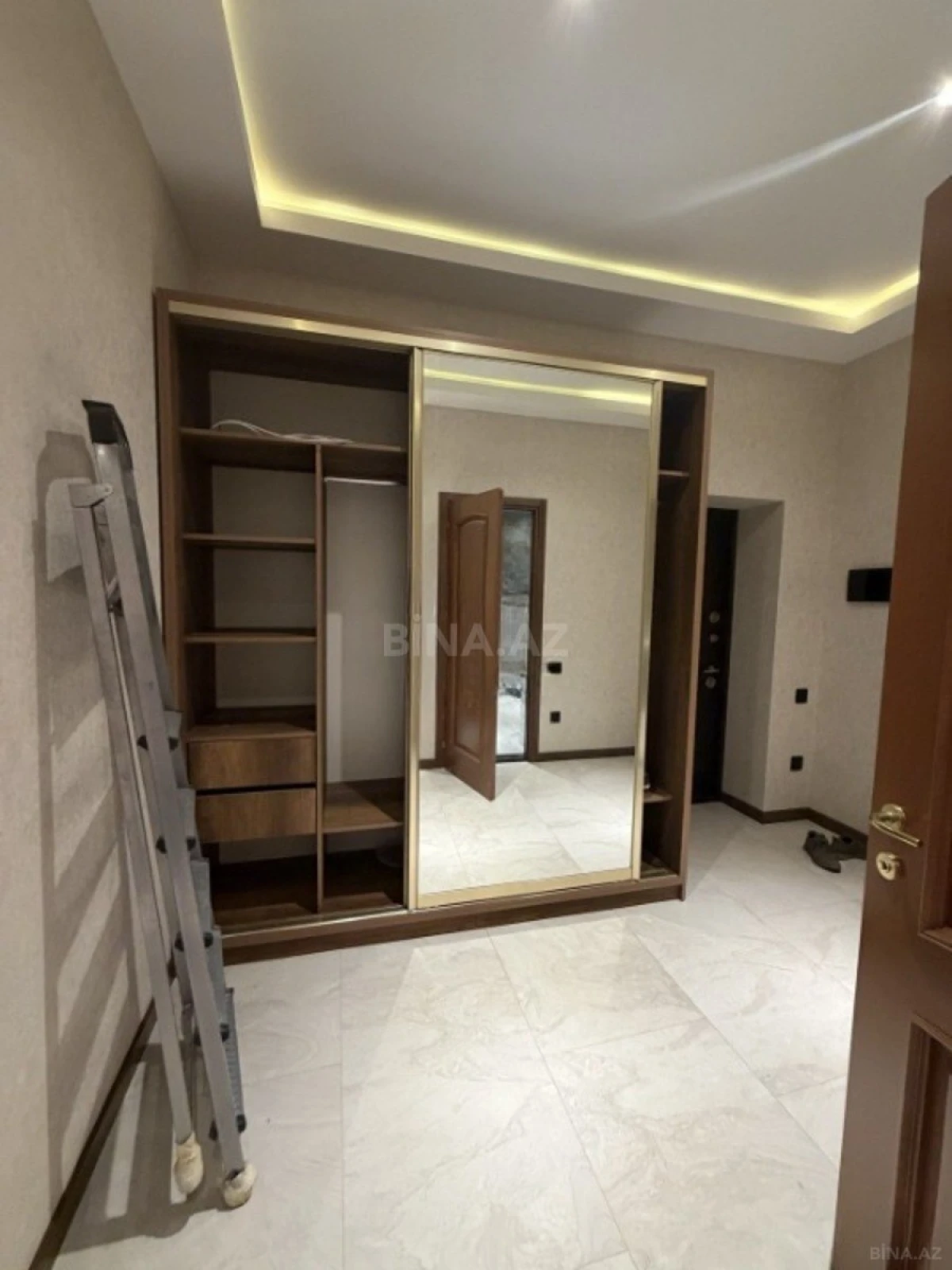 Kirayə verilir 2 otaqlı mənzil 83 m²