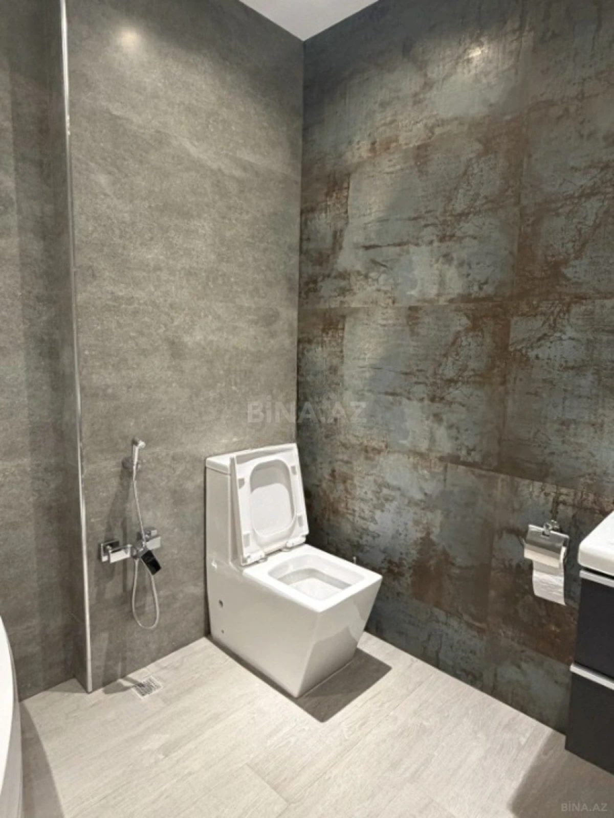 Kirayə verilir 2 otaqlı mənzil 83 m²