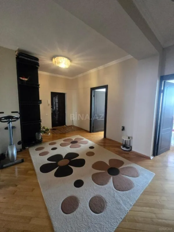 Satılır 3 otaqlı mənzil 126 m²