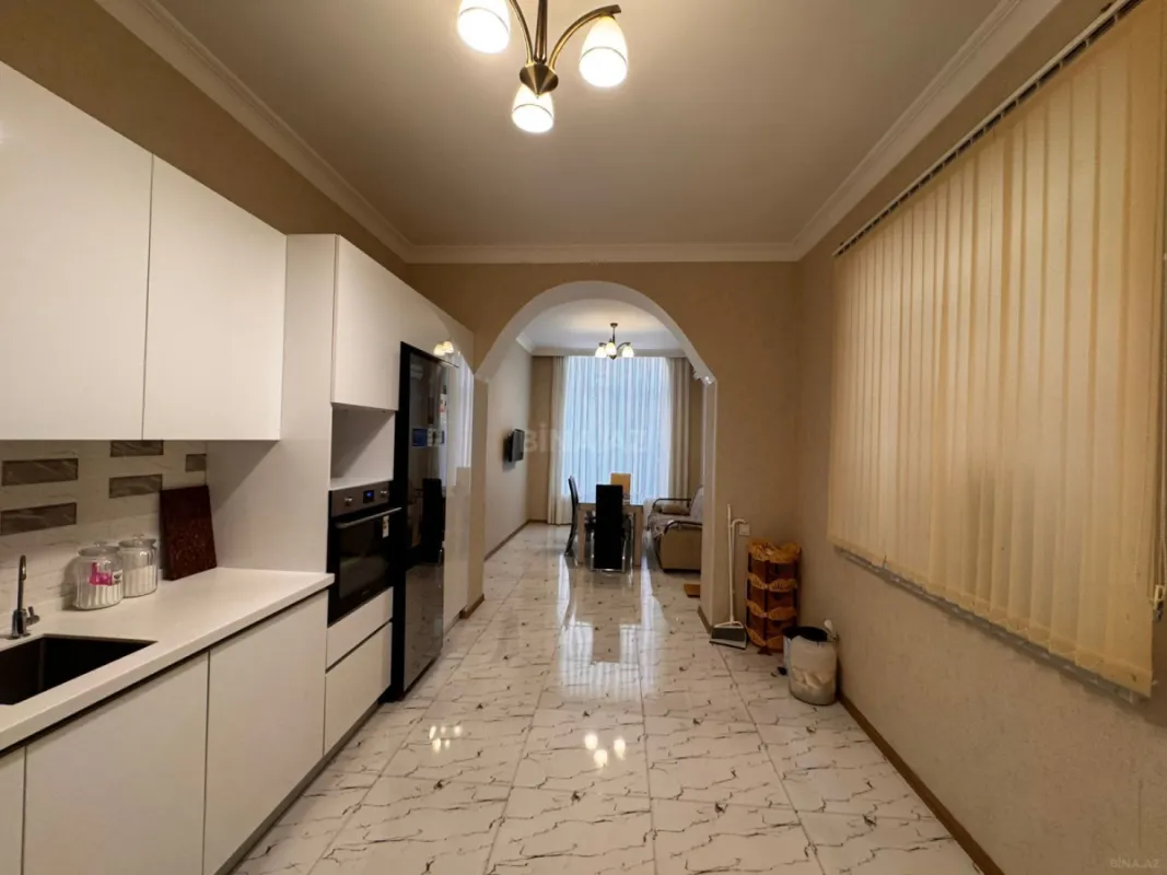 Satılır 9 otaqlı həyət evi 500 m²
