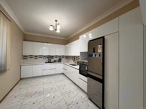 Satılır 9 otaqlı həyət evi 500 m²