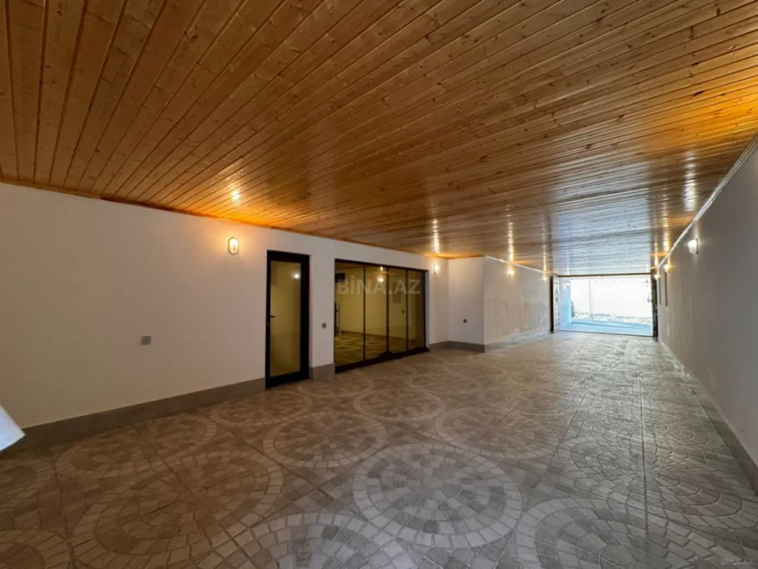 Satılır 9 otaqlı həyət evi 500 m²