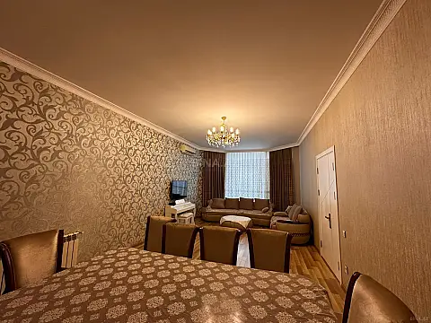 Satılır 9 otaqlı həyət evi 500 m²