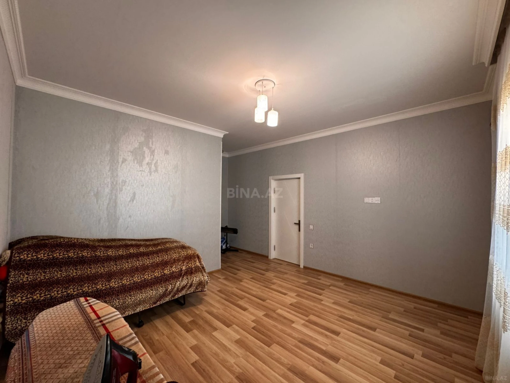 Satılır 9 otaqlı həyət evi 500 m²