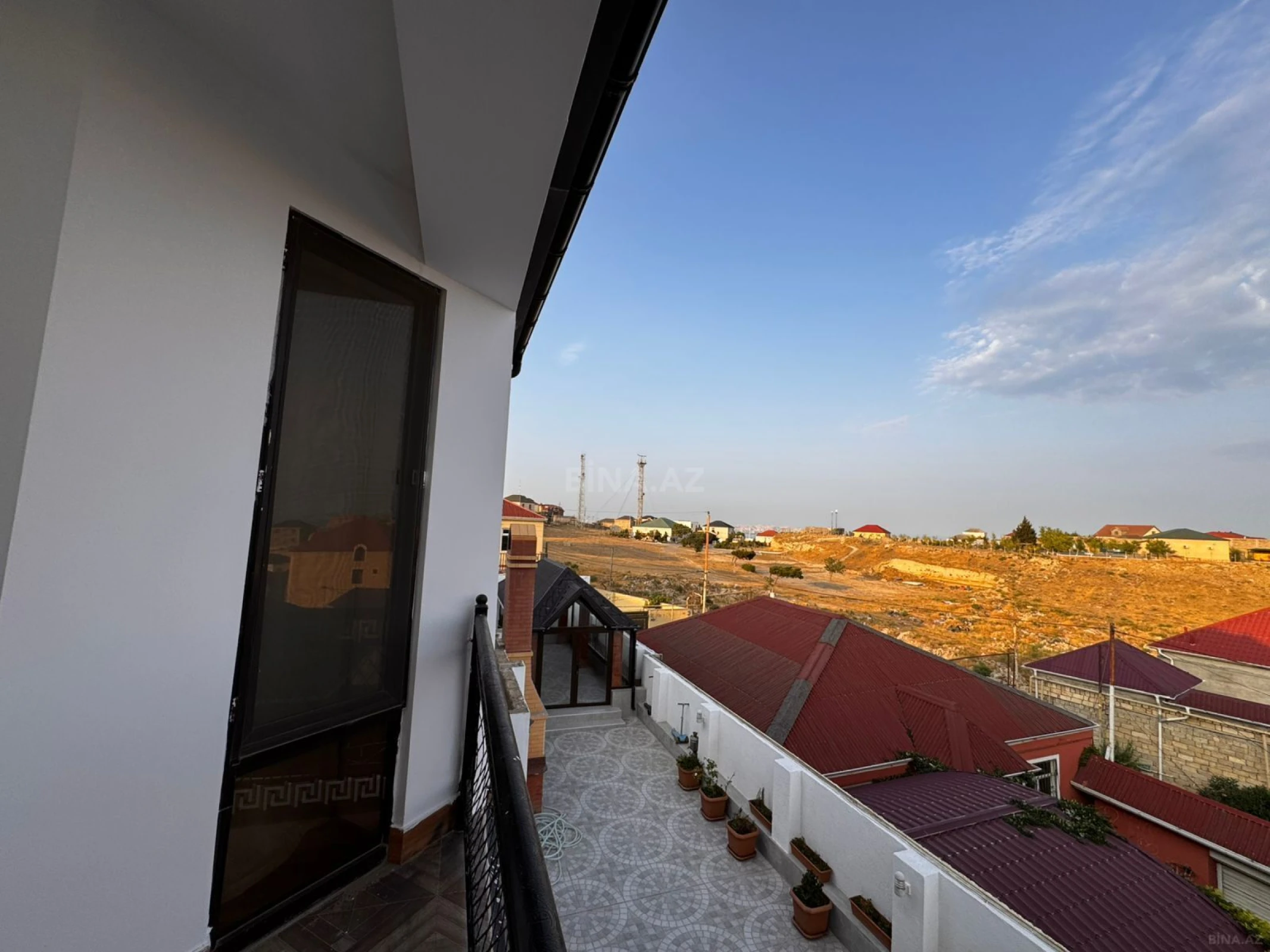 Satılır 9 otaqlı həyət evi 500 m²