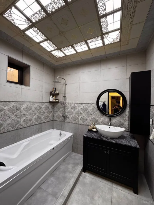 Satılır 9 otaqlı həyət evi 500 m²