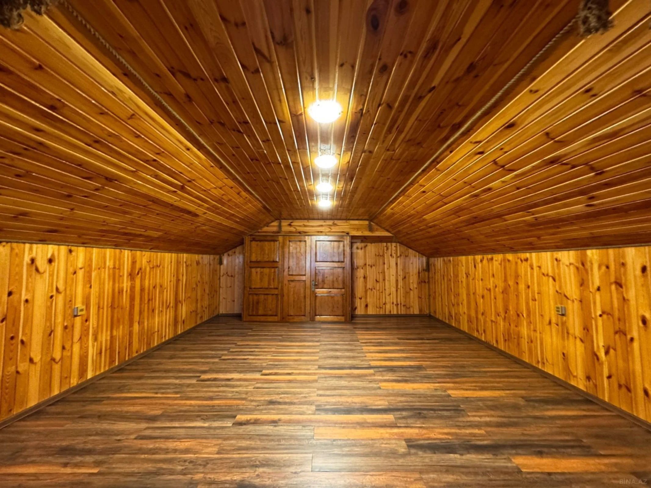 Satılır 9 otaqlı həyət evi 500 m²