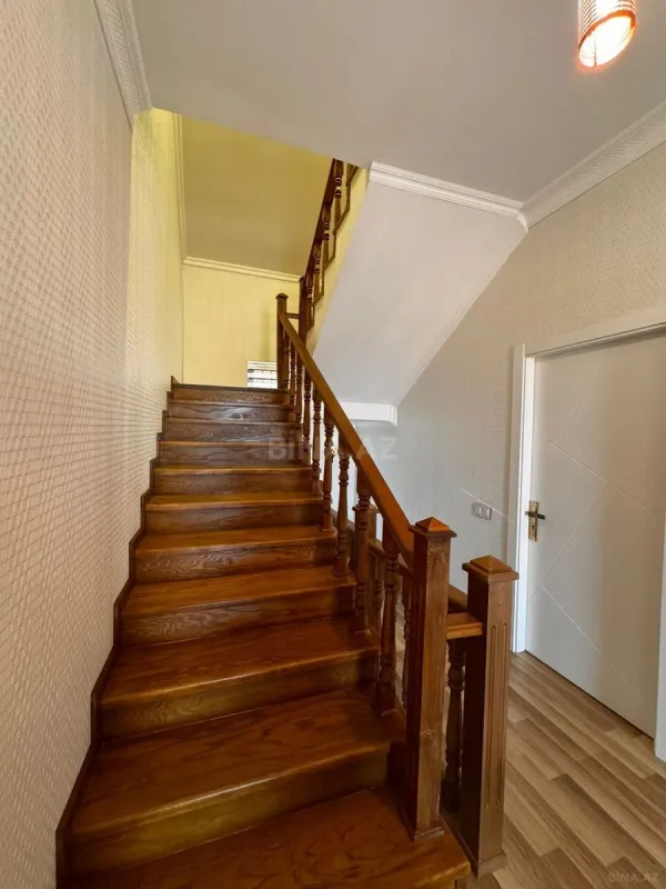 Satılır 9 otaqlı həyət evi 500 m²