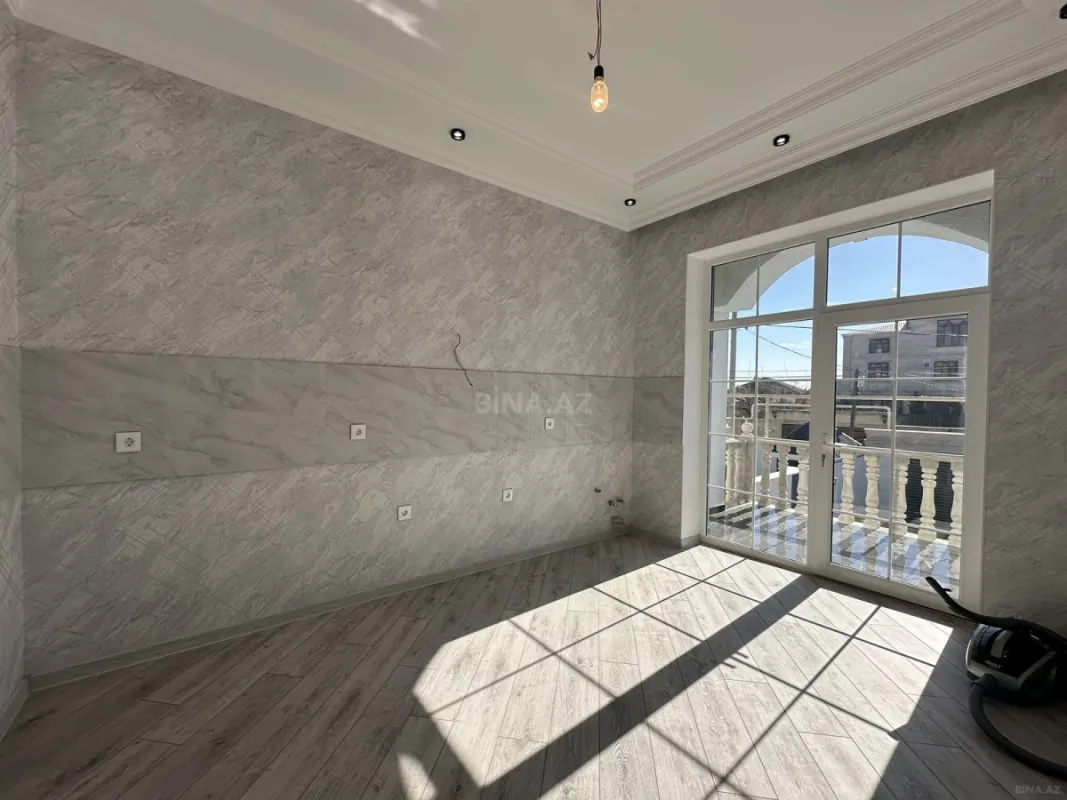 Satılır 5 otaqlı həyət evi 208 m²