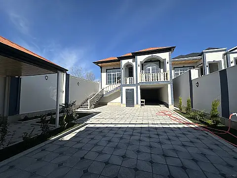 Satılır 5 otaqlı həyət evi 208 m²