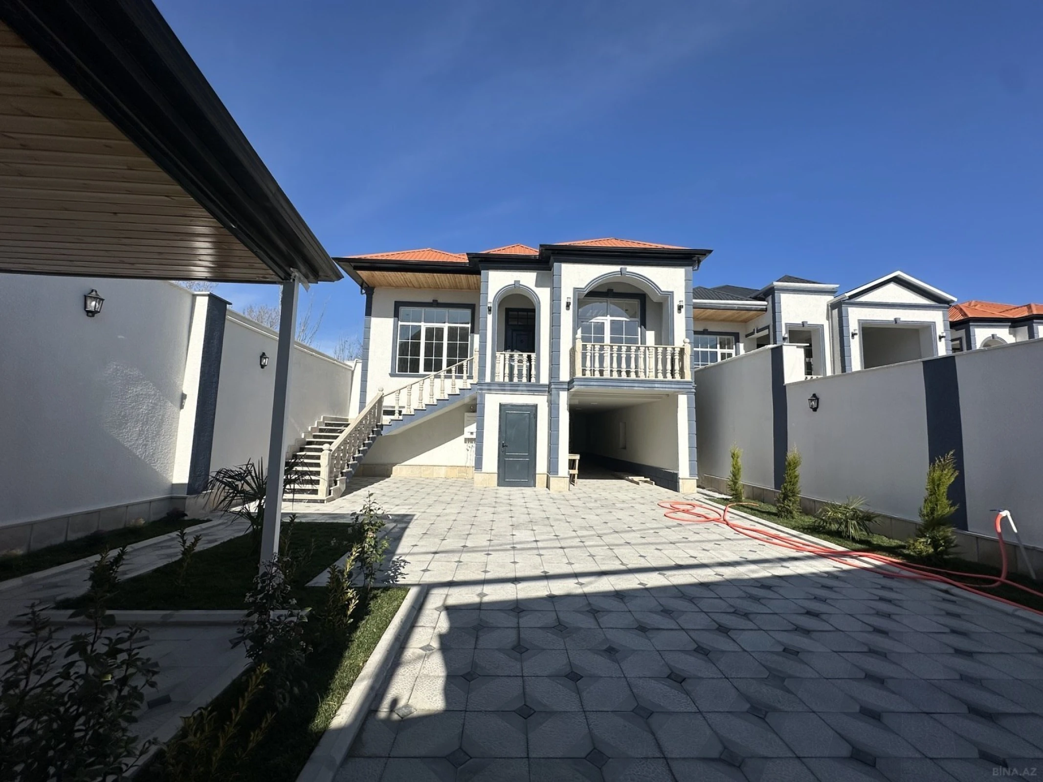Satılır 5 otaqlı həyət evi 208 m²