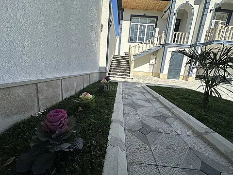 Satılır 5 otaqlı həyət evi 208 m²