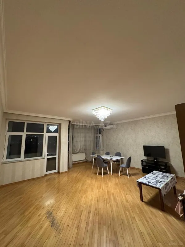 Kirayə verilir 3 otaqlı mənzil 167 m²