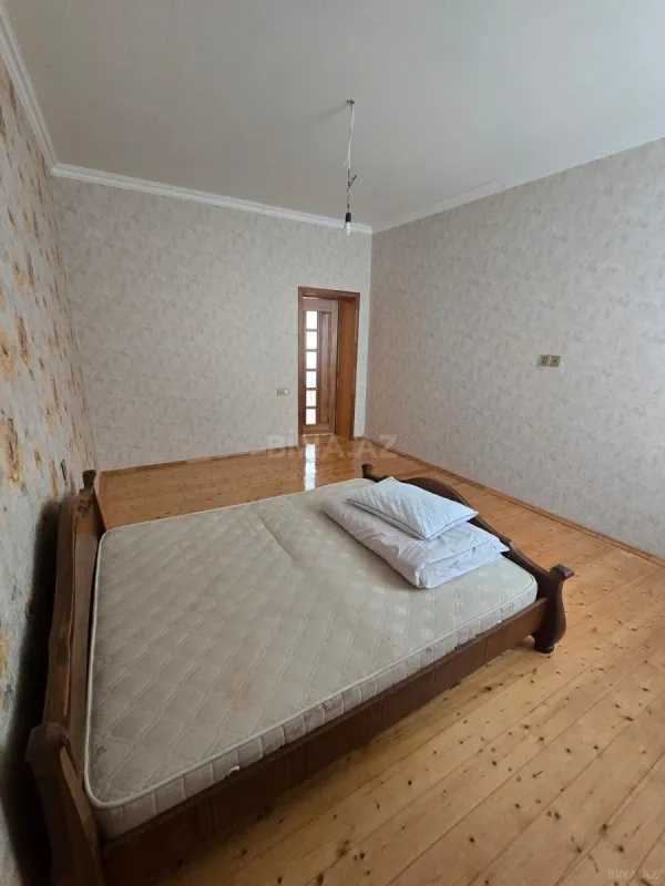 Satılır 4 otaqlı həyət evi 200 m²