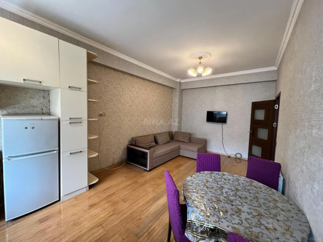Kirayə verilir 2 otaqlı mənzil 74 m²