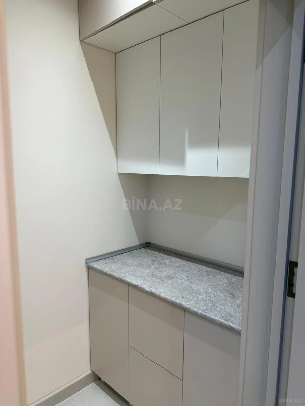 Satılır 4 otaqlı mənzil 142 m²