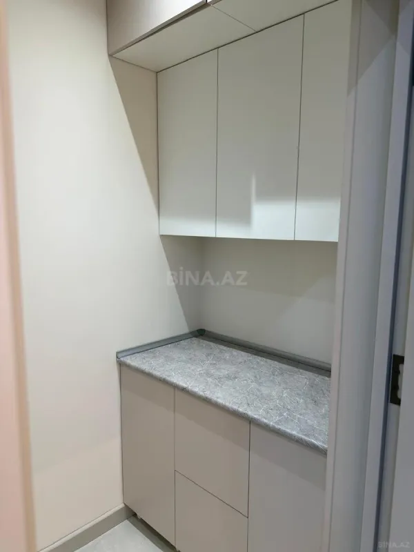 Satılır 4 otaqlı mənzil 142 m²
