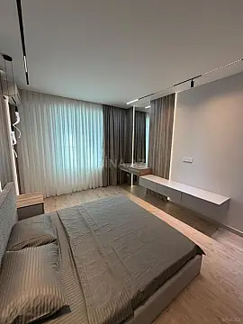 Satılır 4 otaqlı mənzil 142 m²