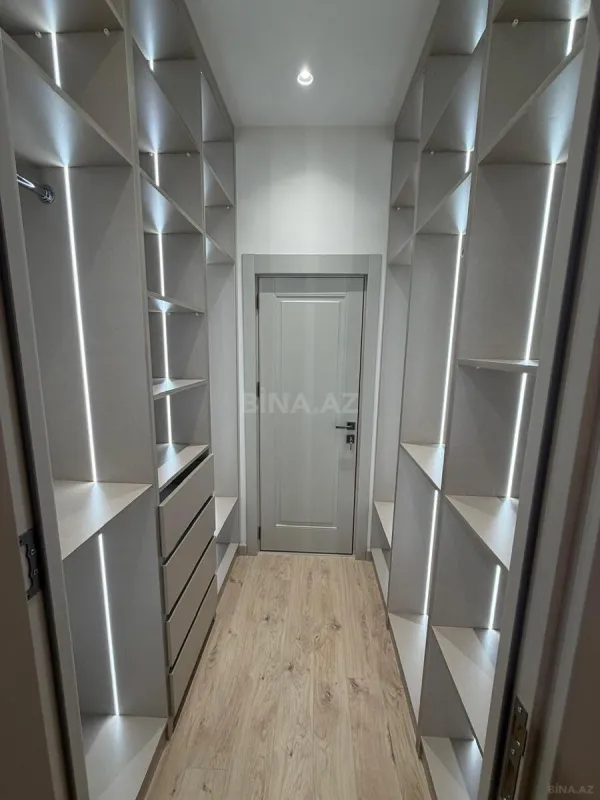 Satılır 4 otaqlı mənzil 142 m²