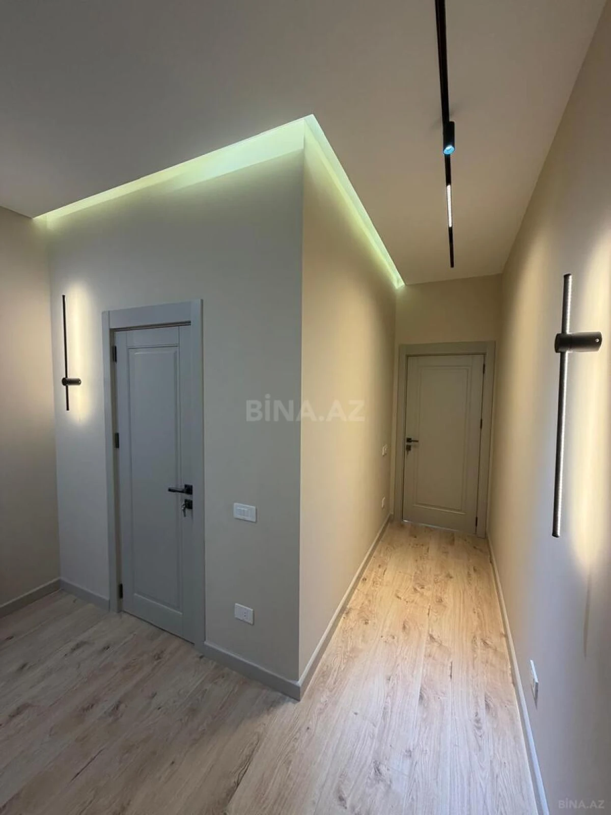 Satılır 4 otaqlı mənzil 142 m²