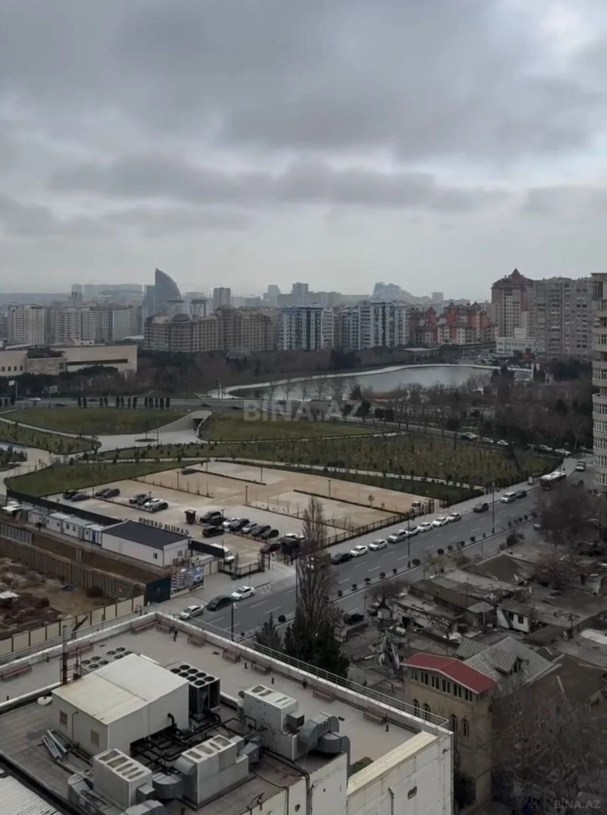 Satılır 4 otaqlı mənzil 142 m²