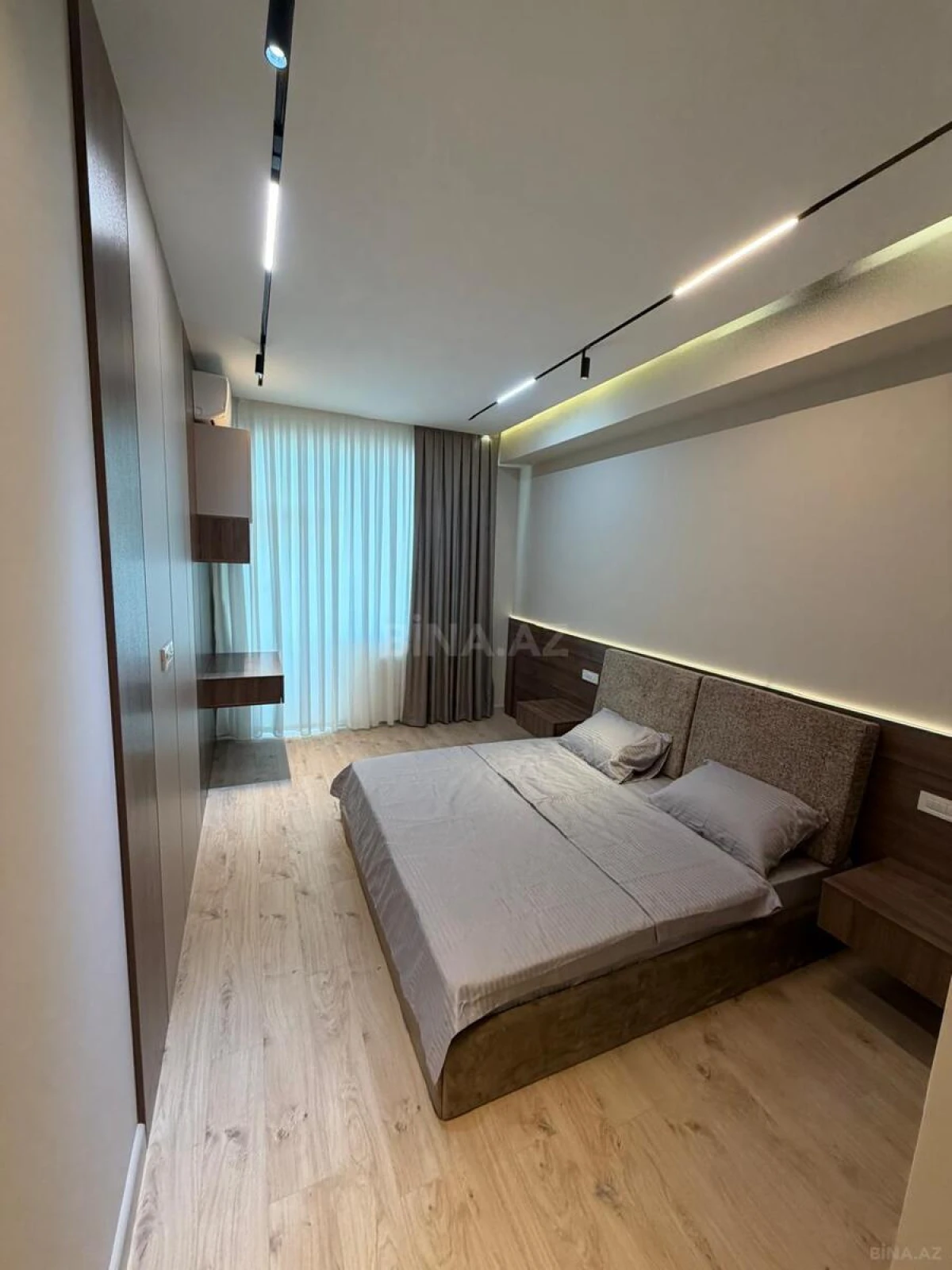 Satılır 4 otaqlı mənzil 142 m²