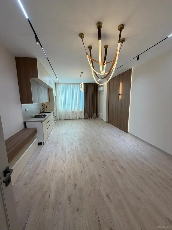 Satılır 4 otaqlı mənzil 142 m²