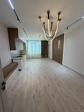 Satılır 4 otaqlı mənzil 142 m²