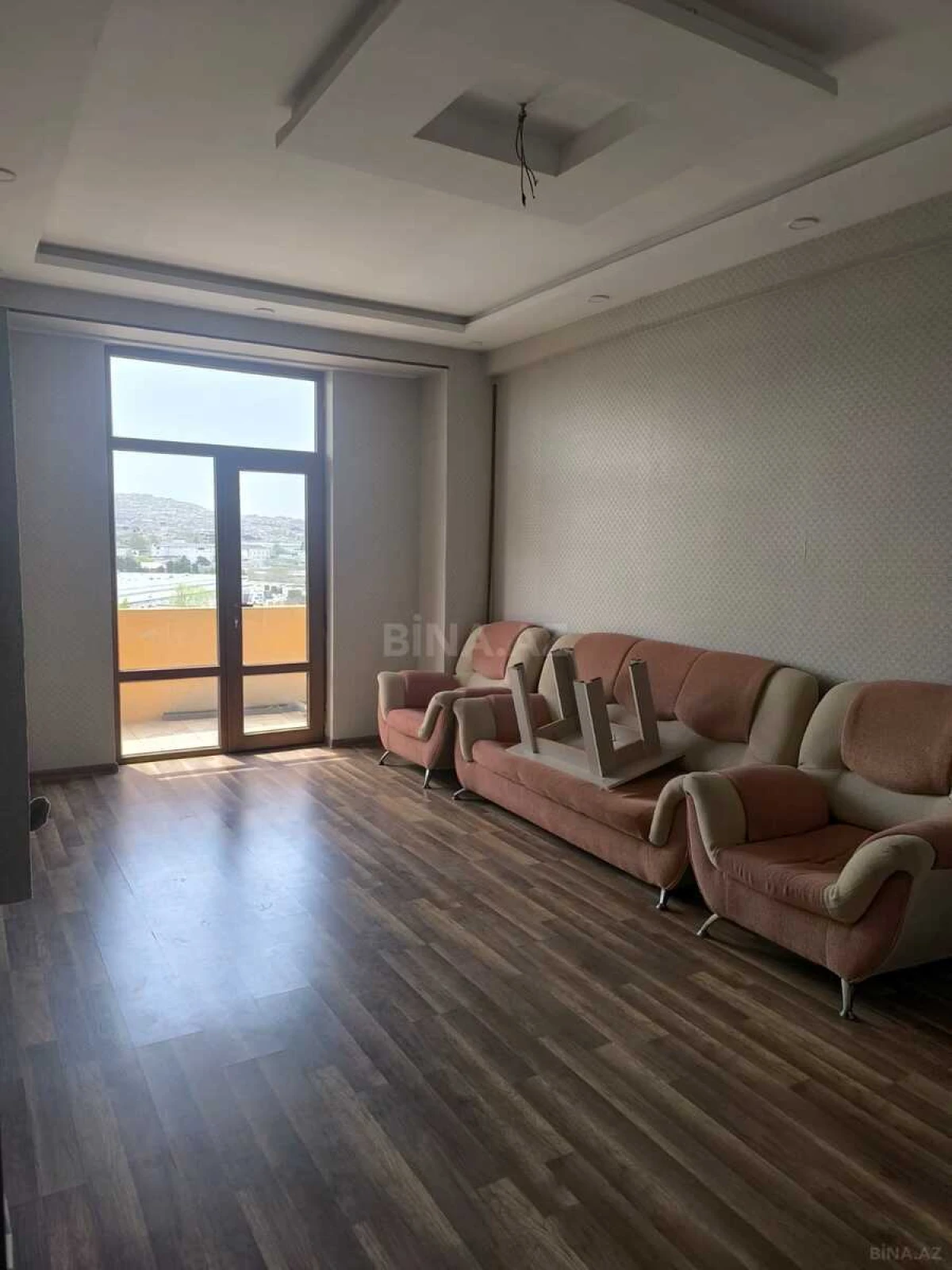 Kirayə verilir 2 otaqlı mənzil 75 m²