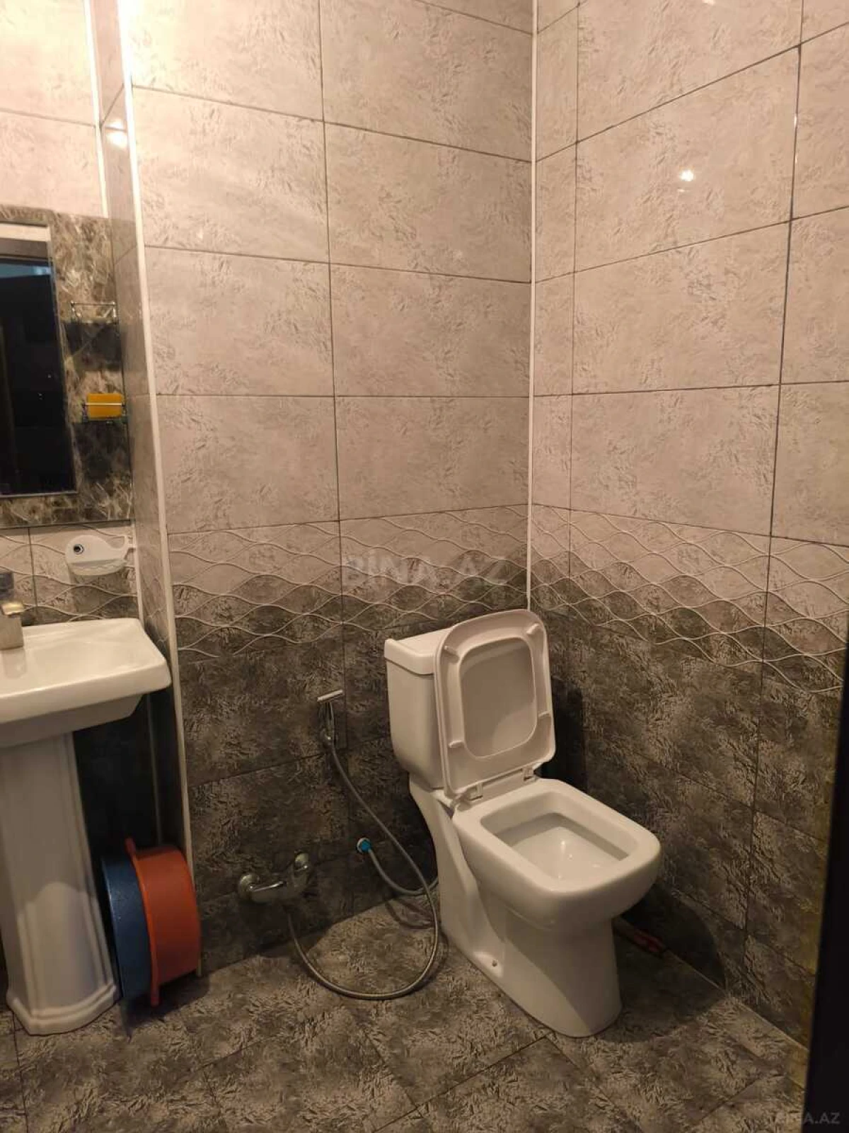 Kirayə verilir 2 otaqlı mənzil 75 m²