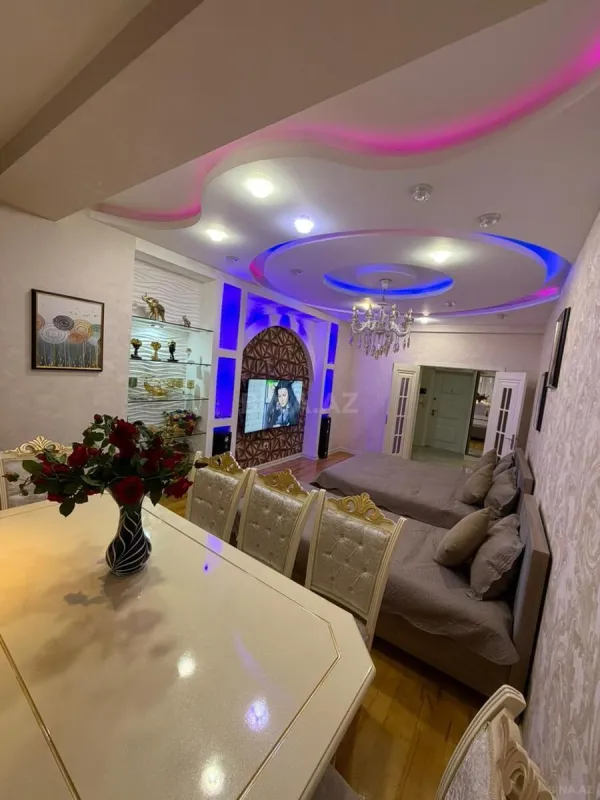 Satılır 2 otaqlı mənzil 105 m²