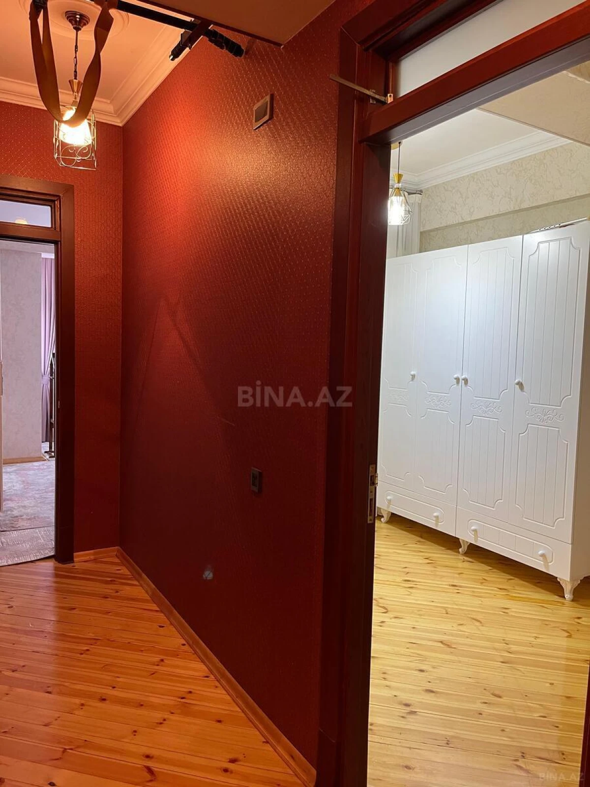 Satılır 4 otaqlı mənzil 140 m²