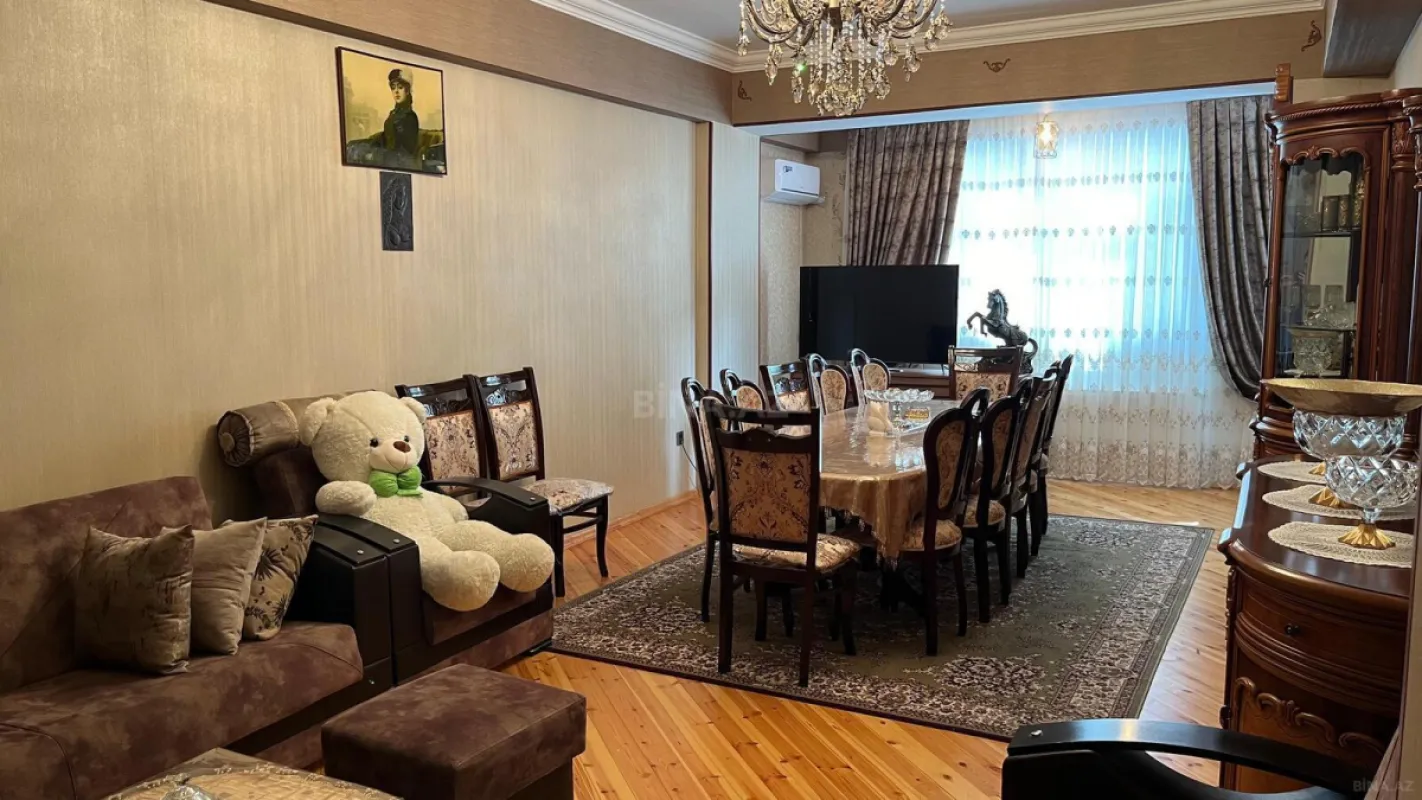 Satılır 4 otaqlı mənzil 140 m²