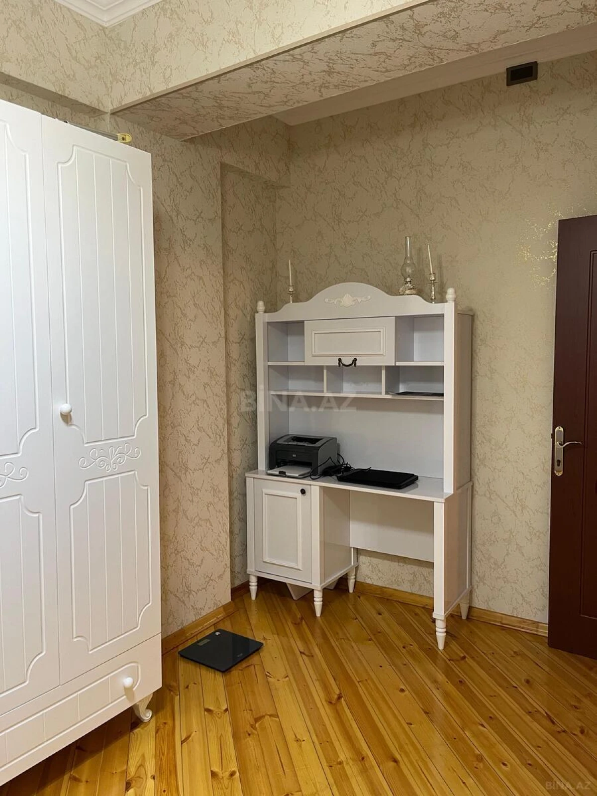 Satılır 4 otaqlı mənzil 140 m²