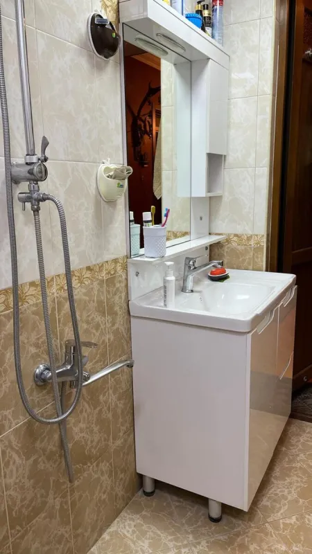 Satılır 4 otaqlı mənzil 140 m²