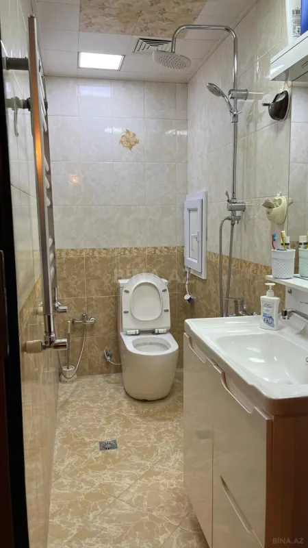 Satılır 4 otaqlı mənzil 140 m²