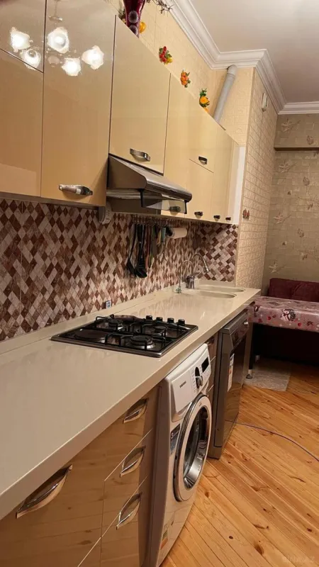 Satılır 4 otaqlı mənzil 140 m²