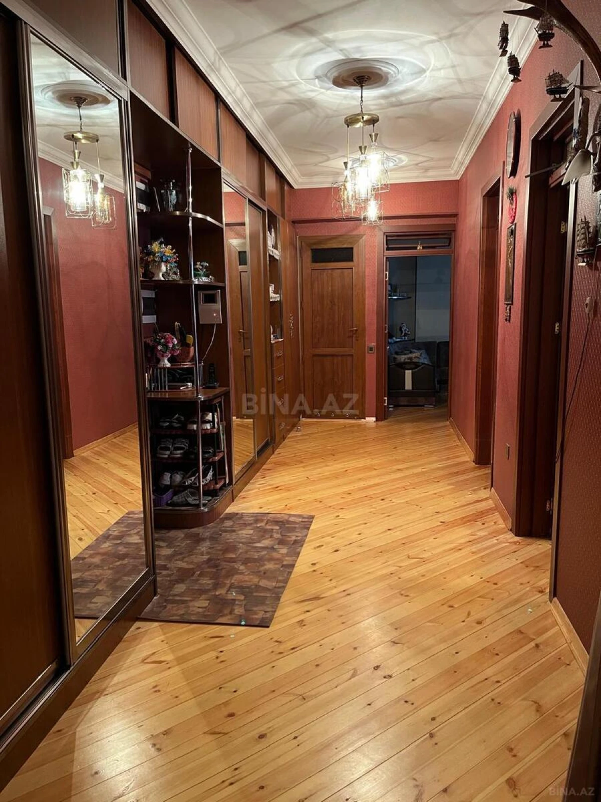 Satılır 4 otaqlı mənzil 140 m²